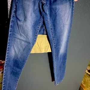 AGlow size 6 Maternity jeggings. Medium blue.